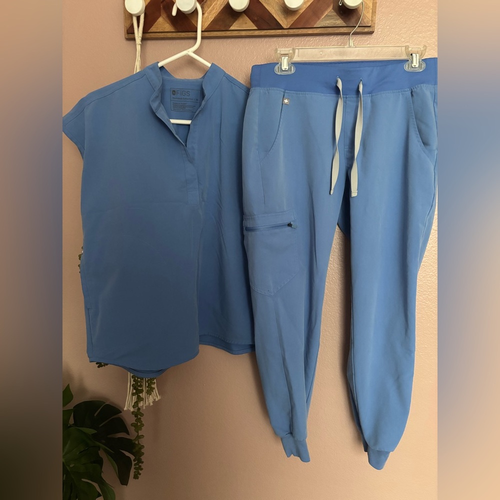 Figs Women's Light Blue Jogger Scrub Set - Top & Track Pants